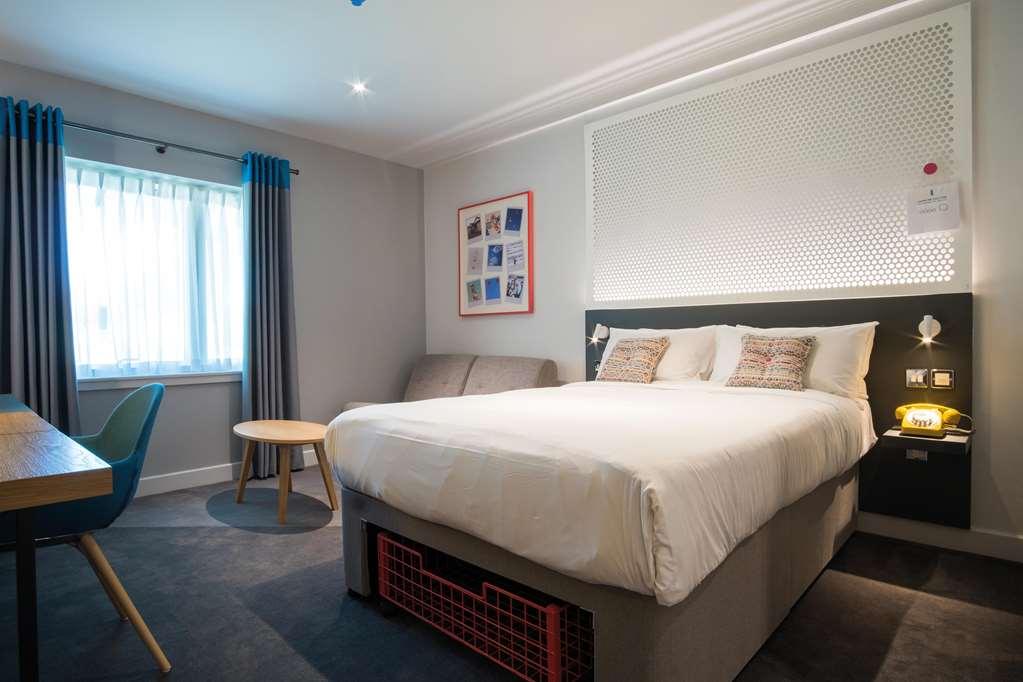 Lodge At Solent Fareham Room photo