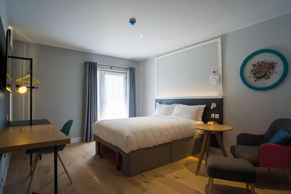 Lodge At Solent Fareham Room photo